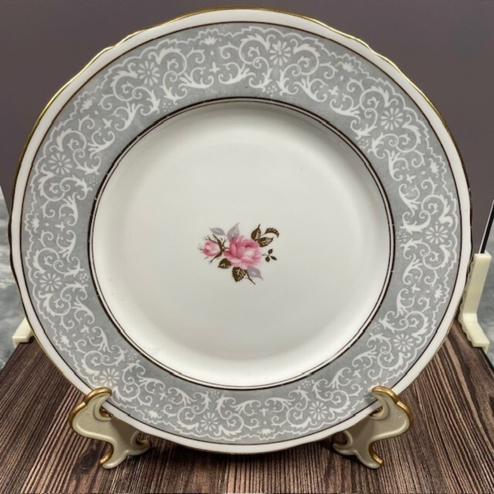 Vintage‎ Crown Staffordshire 10-3/8" fine bone China dinner plate gold trim